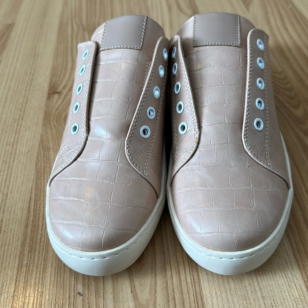 NEW White Raven espadrilles